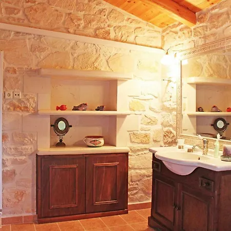 The Vivian - Luxury Stone Villa