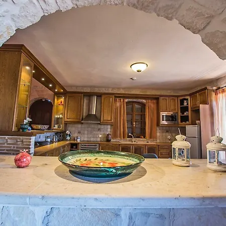 The Vivian - Luxury Stone Villa *