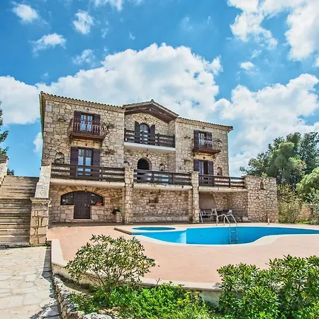 The Vivian - Luxury Stone Villa *