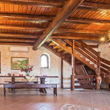 The Vivian - Luxury Stone Villa