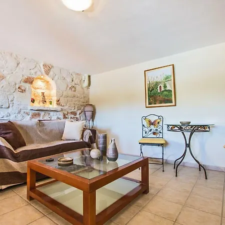 The Vivian - Luxury Stone Villa