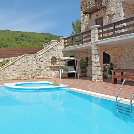 The Vivian - Luxury Stone Villa *
